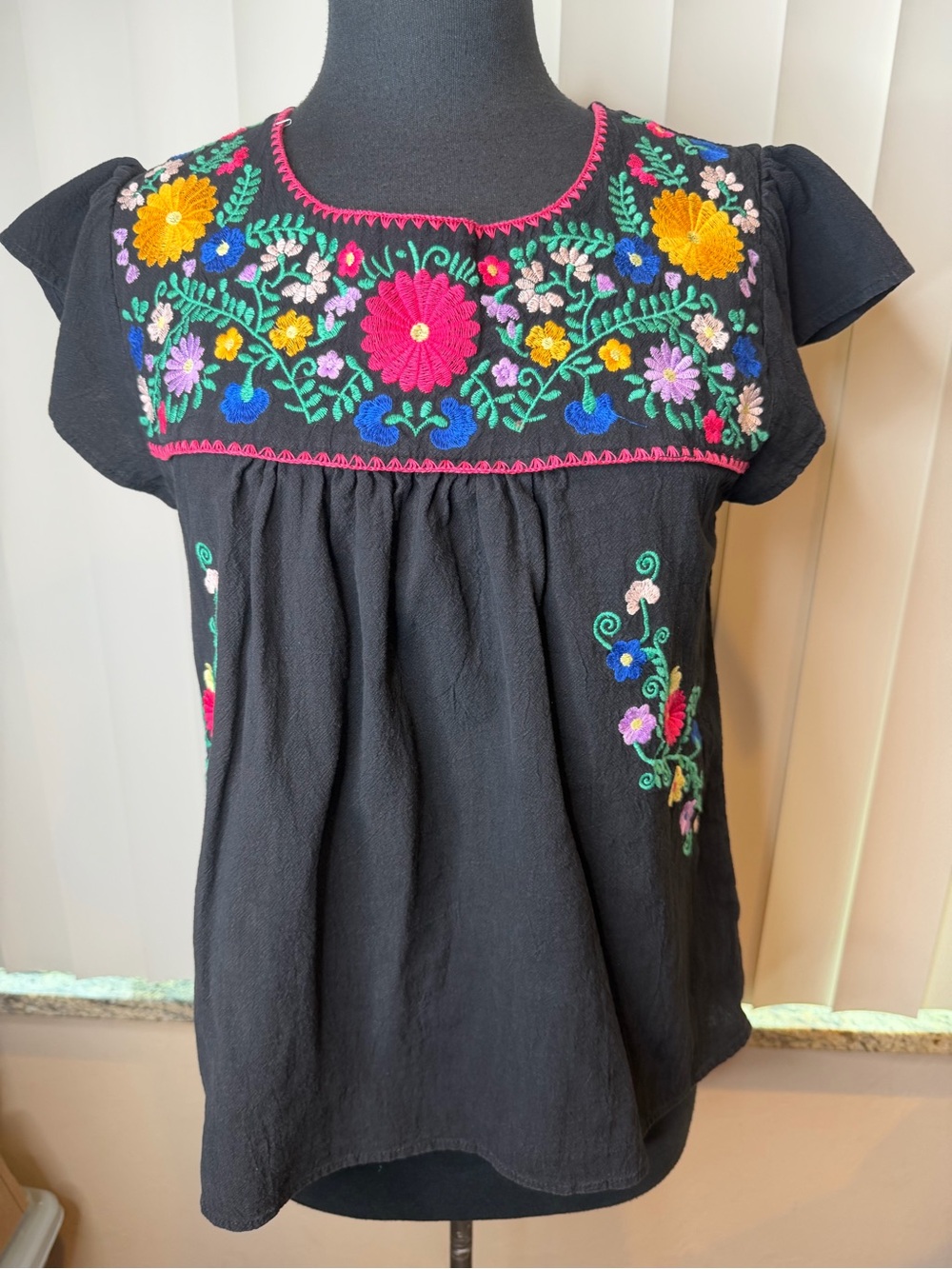 Umgee Black Floral Embroidered Women’s Peasant Boho Top Size Small